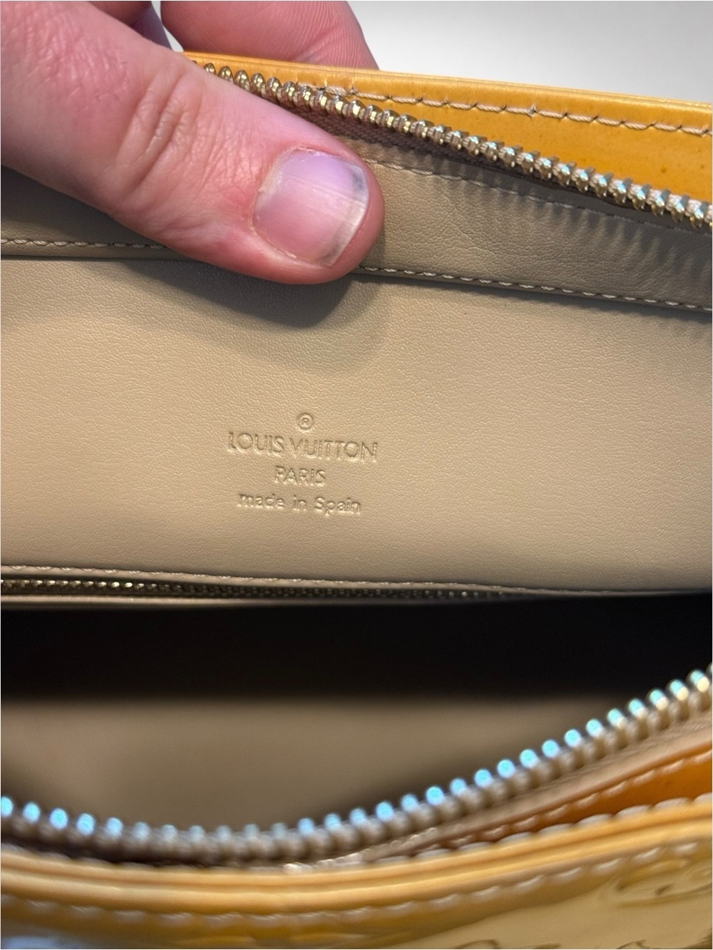 Louis Vuitton Authentic Yellow Patent Vernis Monogram Tote Purse Dust Bag - Picture 4 of 16